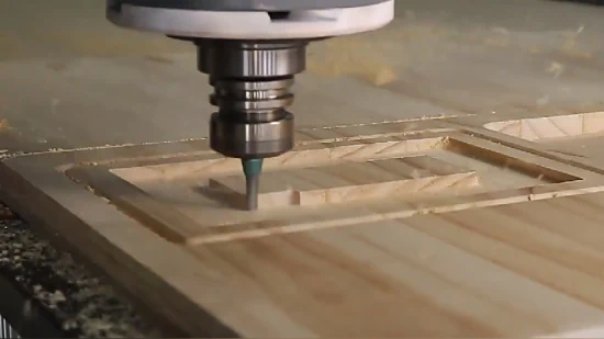 Roteador CNC para móveis de madeira de 3 eixos e 4 eixos com 1300 × 2500 mm Atc 1325 Carpintaria 3D Gravação e escultura Máquina de gabinete de madeira
